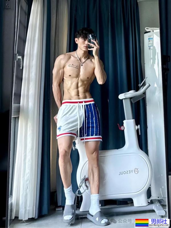 揭秘健身界的“奶狗”男神教练：身高183cm，体重76kg的完美身材！ - 51虹马