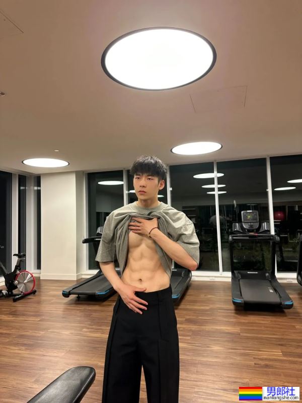 穿衣显瘦，脱衣有肉 - 51虹马