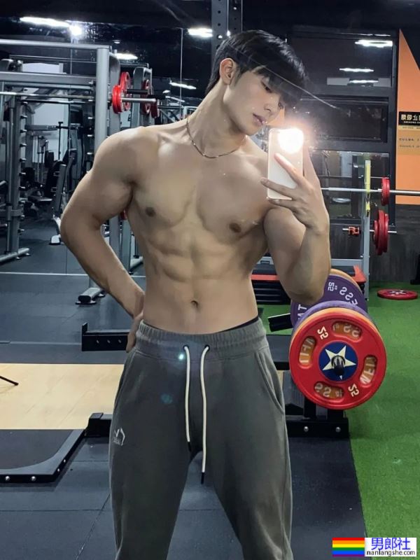 小狼狗学弟高能惹火合辑！低体脂腹肌线条全露无遗！ - 51虹马