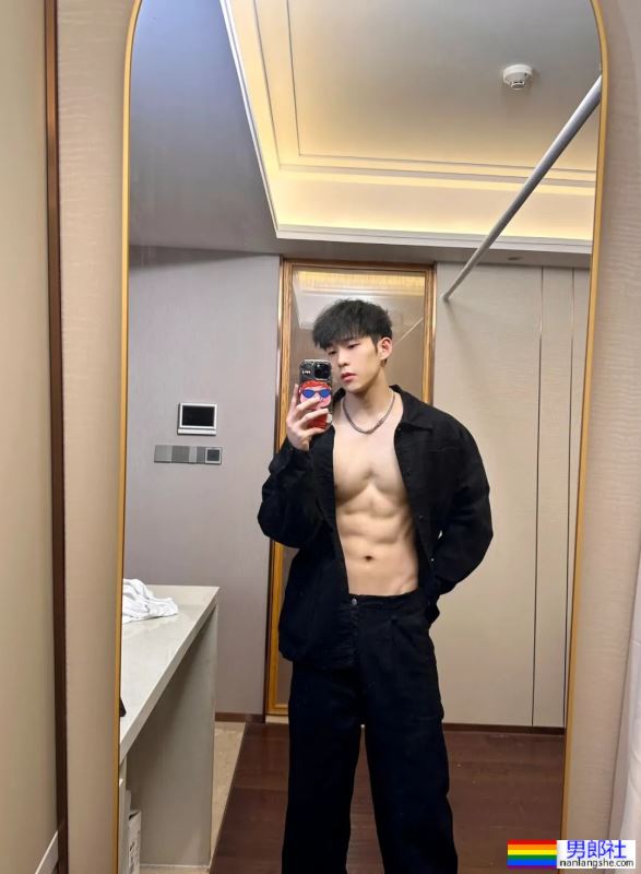 穿衣显瘦，脱衣有肉 - 51虹马