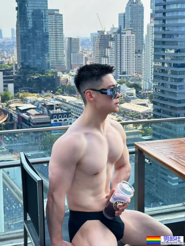 青筋暴起，线条感很强 - 51虹马