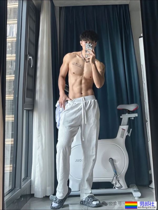 揭秘健身界的“奶狗”男神教练：身高183cm，体重76kg的完美身材！ - 51虹马