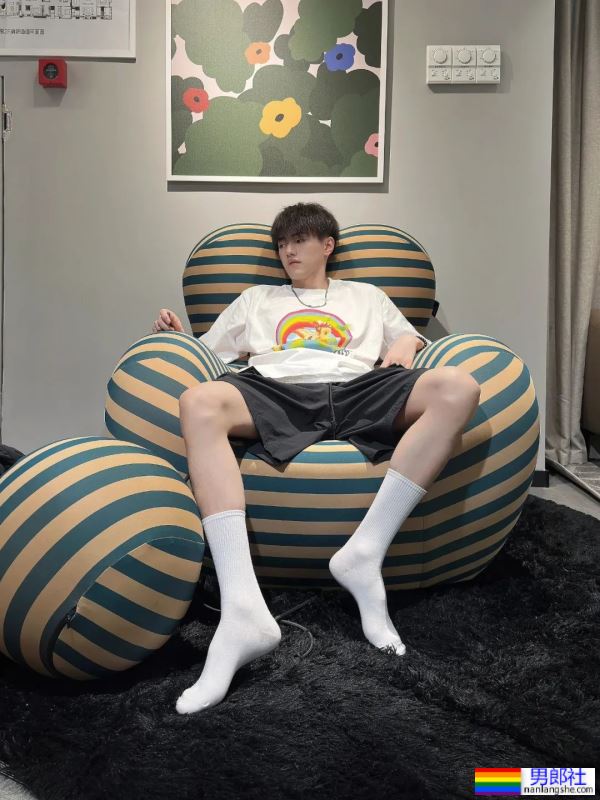 白白嫩嫩的细长腿 - 51虹马