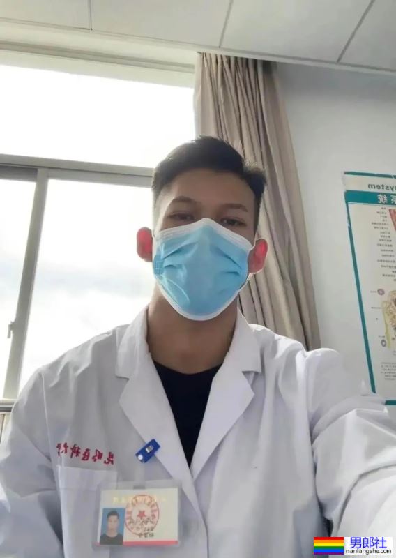 昆明医科大的医生秀肌肉火了！网友直呼太可了！ - 51虹马