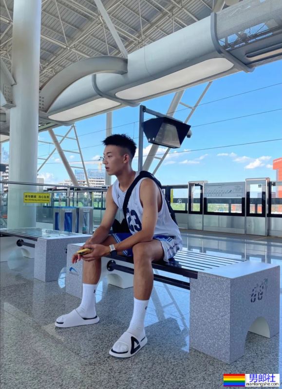 黑皮小哥哥，看着真有味道 - 51虹马