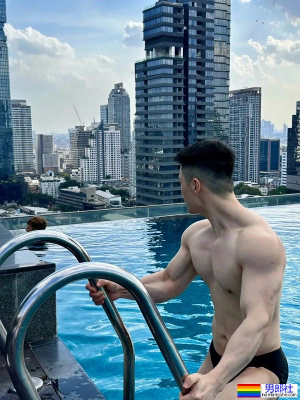 青筋暴起，线条感很强 - 51虹马