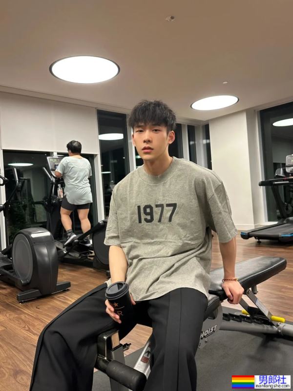 穿衣显瘦，脱衣有肉 - 51虹马