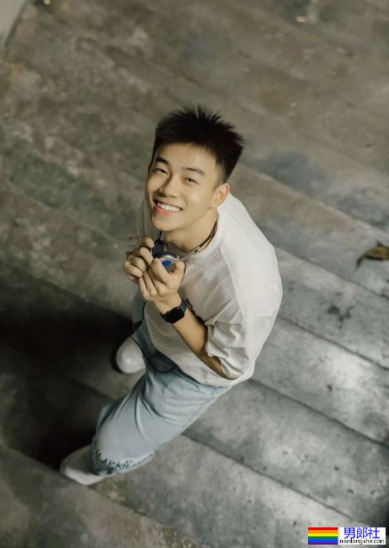 盘点:2024年第一季度被采访的博主帅哥 - 51虹马 盘点:2024年第一季度被采访的博主帅哥 - 51虹马