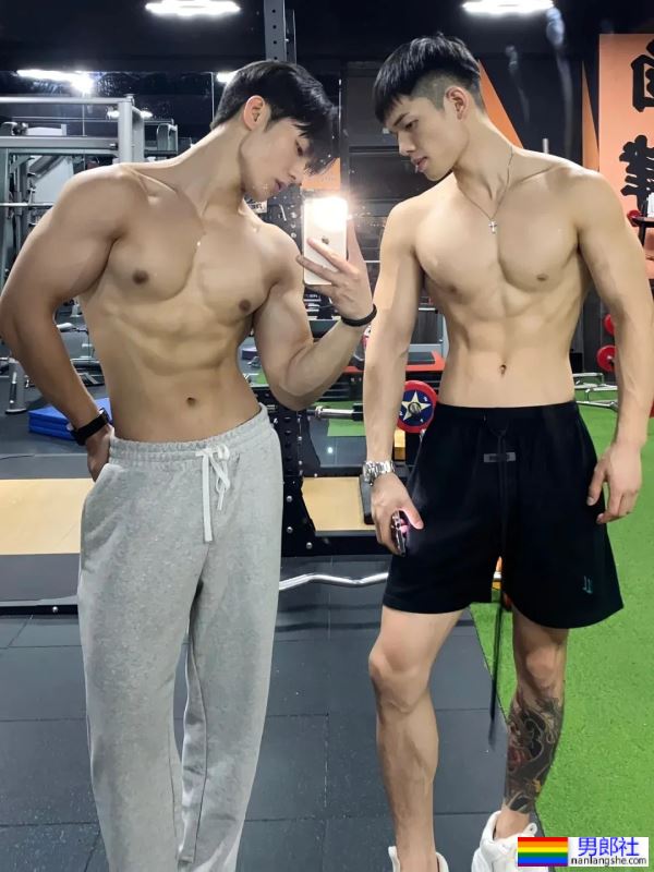 小狼狗学弟高能惹火合辑！低体脂腹肌线条全露无遗！ - 51虹马