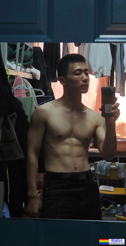 黑龙江寸头直男退役小哥，东北爷们气质太浓了 - 51虹马