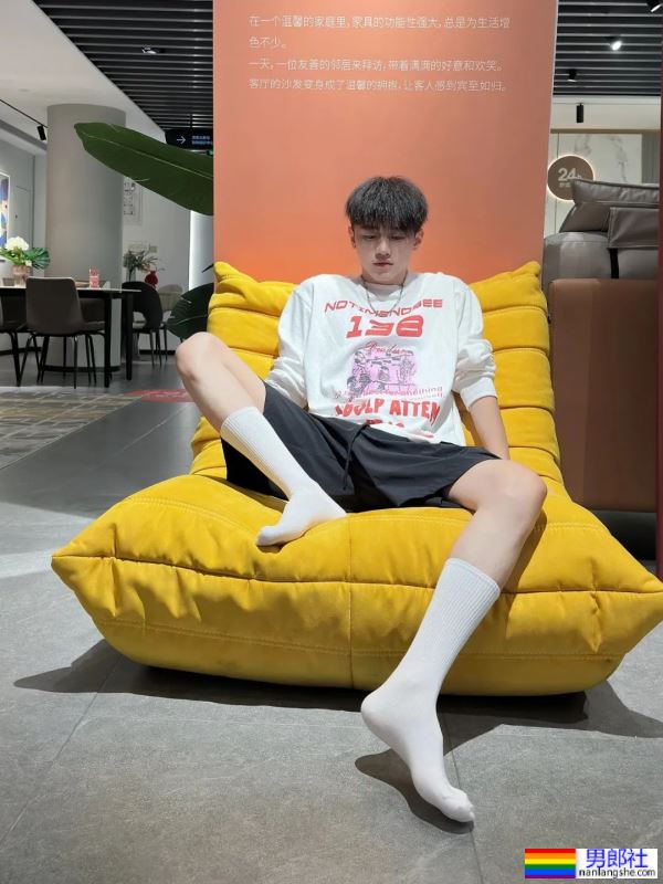 白白嫩嫩的细长腿 - 51虹马