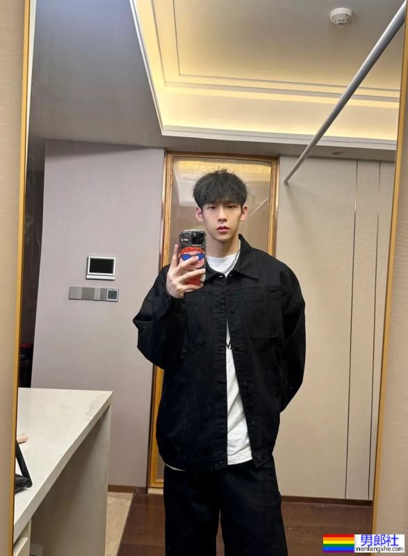 穿衣显瘦，脱衣有肉 - 51虹马