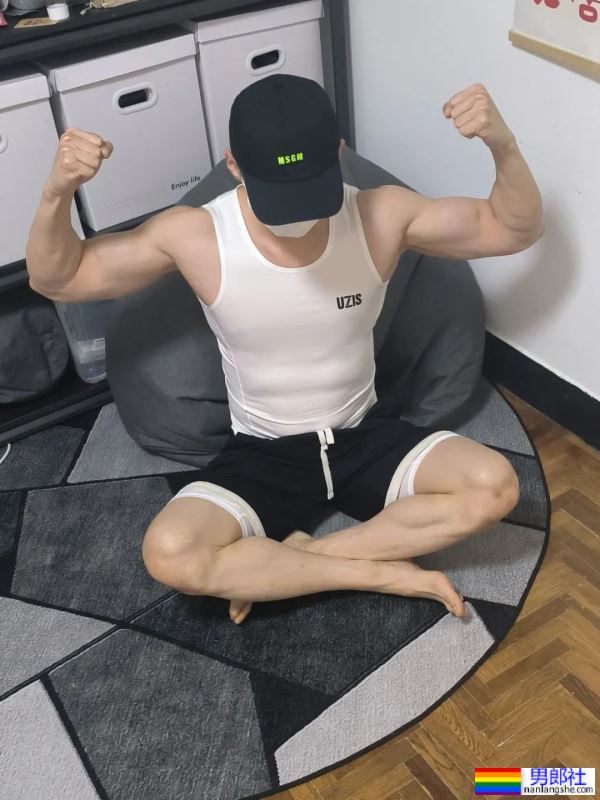 白白嫩嫩，直男的大jio - 51虹马