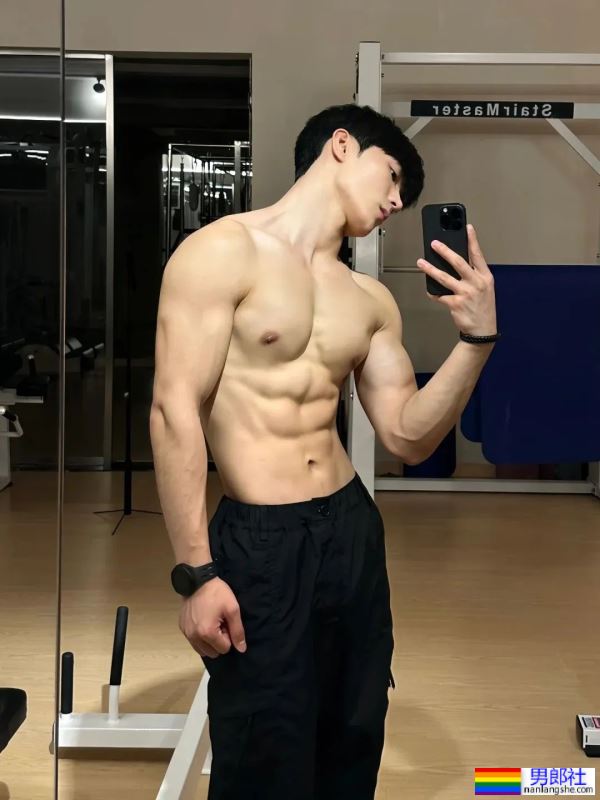 小狼狗学弟高能惹火合辑！低体脂腹肌线条全露无遗！-51虹马