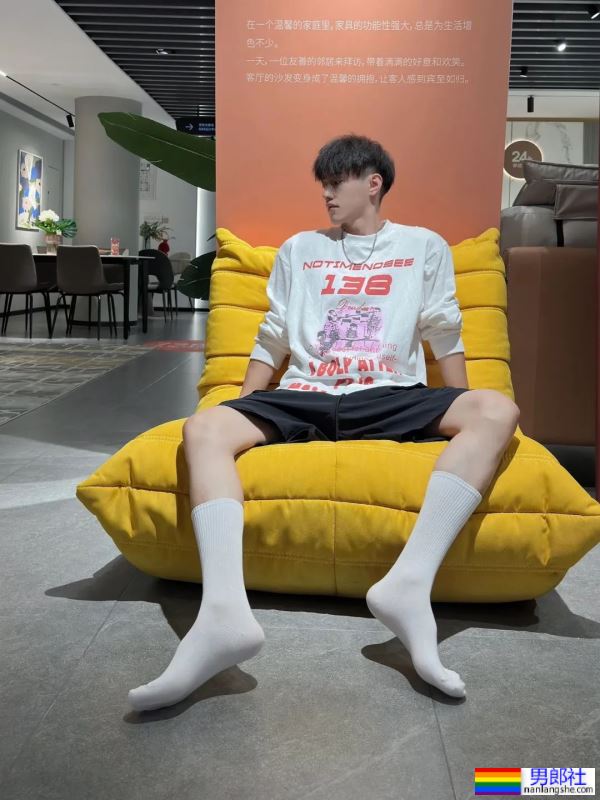 白白嫩嫩的细长腿 - 51虹马