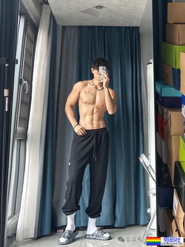 揭秘健身界的“奶狗”男神教练：身高183cm，体重76kg的完美身材！ - 51虹马