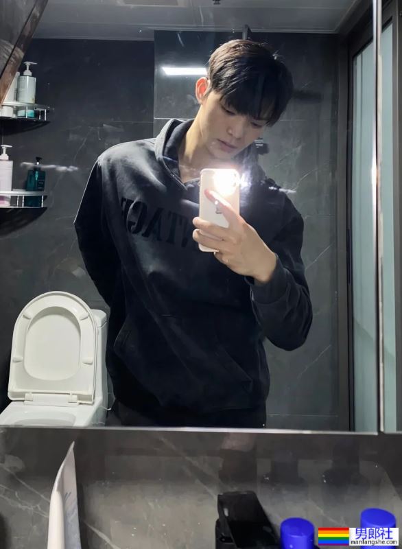 小狼狗学弟高能惹火合辑！低体脂腹肌线条全露无遗！ - 51虹马