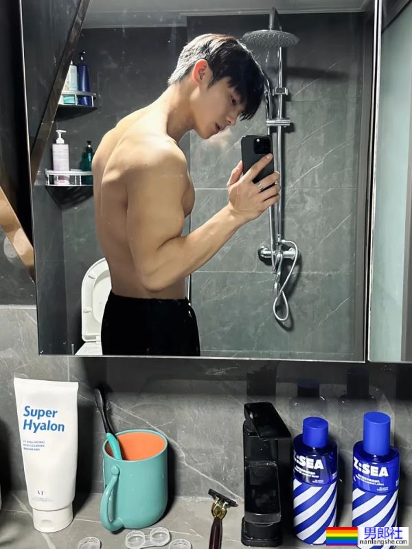 小狼狗学弟高能惹火合辑！低体脂腹肌线条全露无遗！ - 51虹马