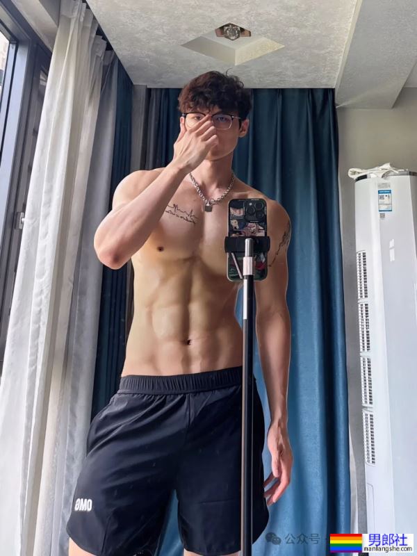 揭秘健身界的“奶狗”男神教练：身高183cm，体重76kg的完美身材！ - 51虹马