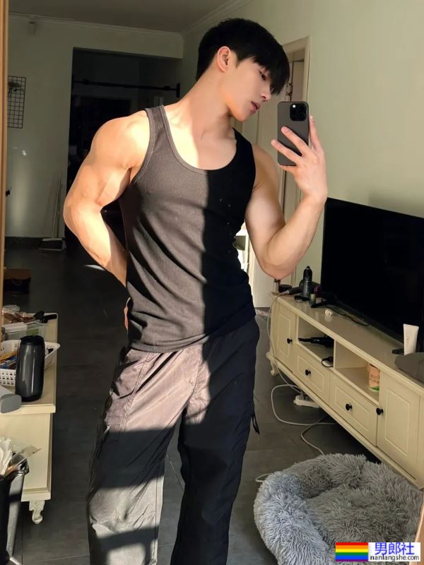 小狼狗学弟高能惹火合辑！低体脂腹肌线条全露无遗！ - 51虹马