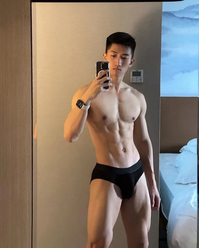 小狼狗学弟高能惹火合辑！低体脂腹肌线条全露无遗！ - 51虹马