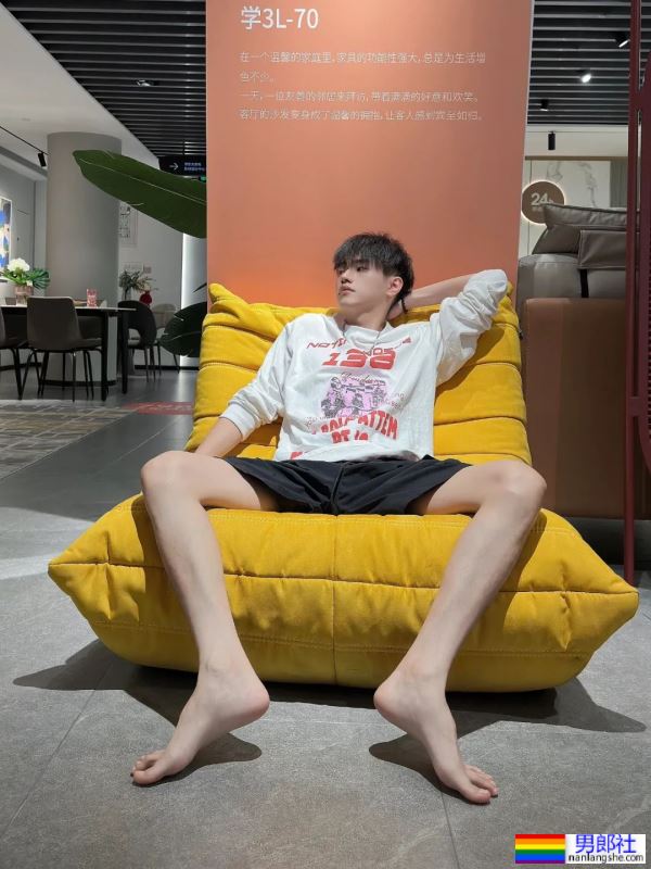 白白嫩嫩的细长腿 - 51虹马