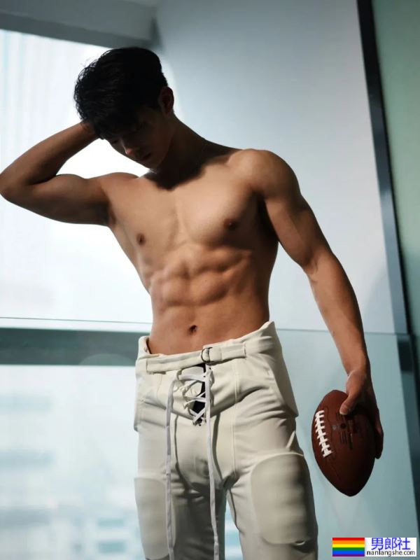 小狼狗学弟高能惹火合辑！低体脂腹肌线条全露无遗！ - 51虹马