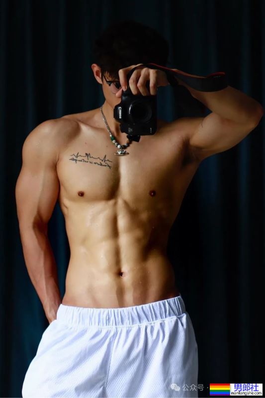 揭秘健身界的“奶狗”男神教练：身高183cm，体重76kg的完美身材！ - 51虹马