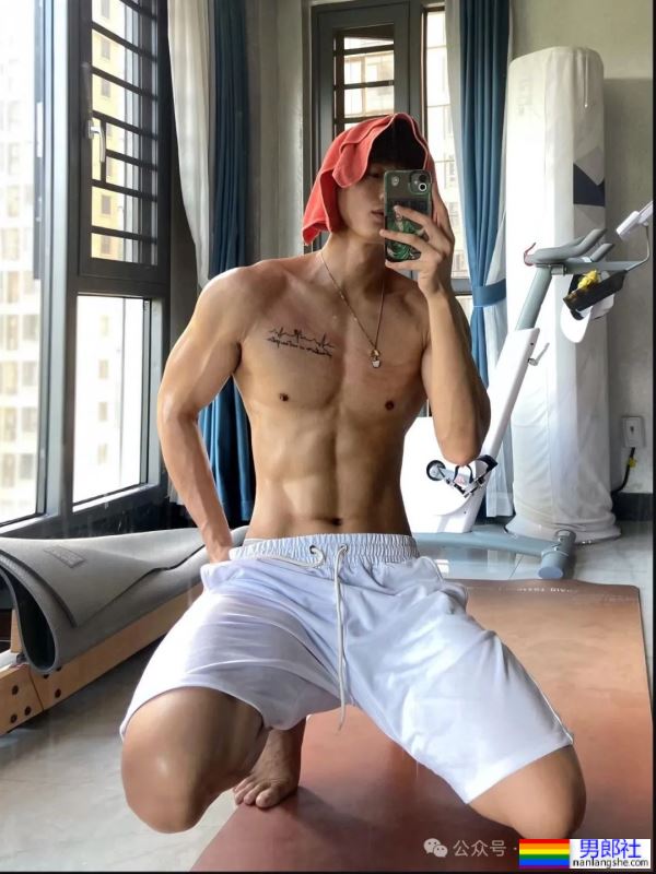 揭秘健身界的“奶狗”男神教练：身高183cm，体重76kg的完美身材！ - 51虹马