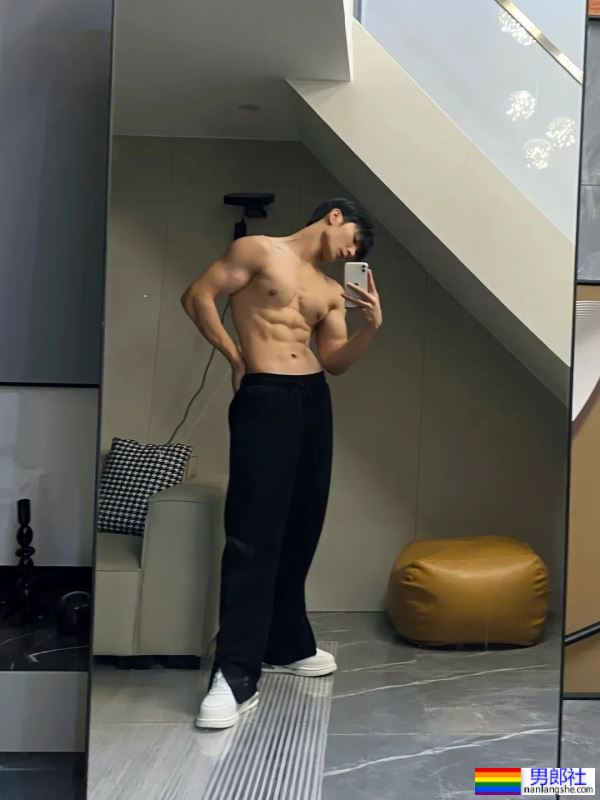 小狼狗学弟高能惹火合辑！低体脂腹肌线条全露无遗！ - 51虹马