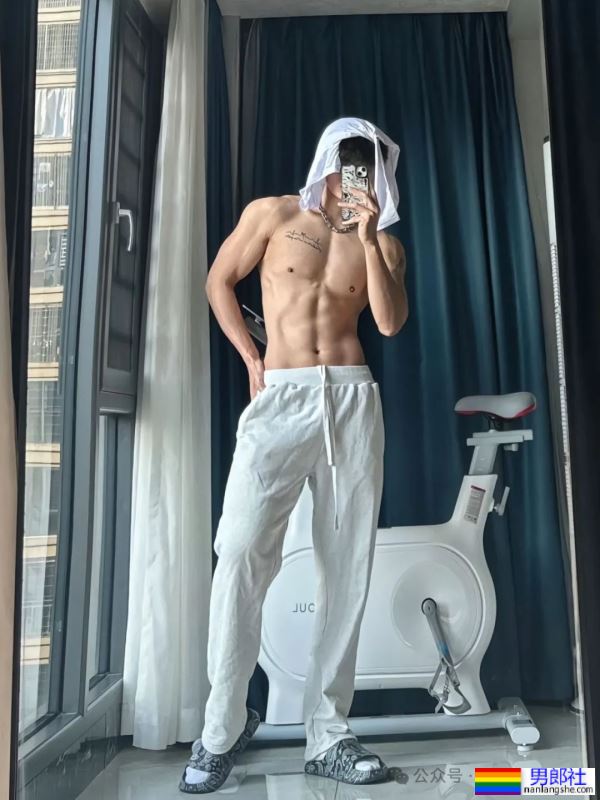 揭秘健身界的“奶狗”男神教练：身高183cm，体重76kg的完美身材！ - 51虹马