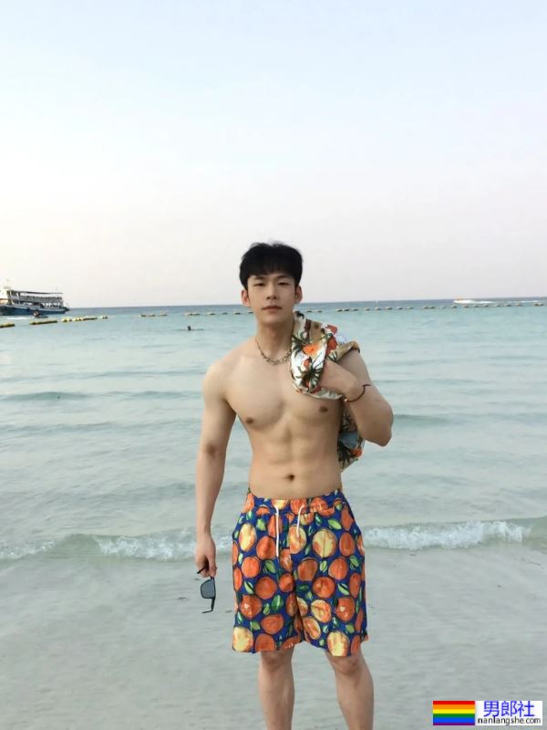 穿衣显瘦，脱衣有肉 - 51虹马