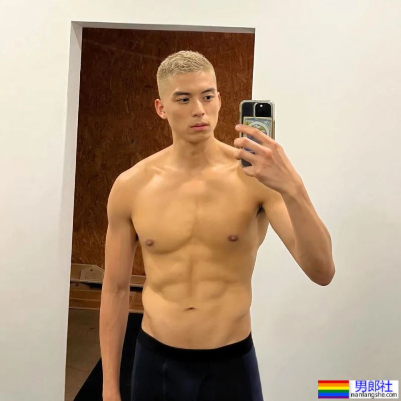 ​这个男模，他出柜了！！ - 51虹马