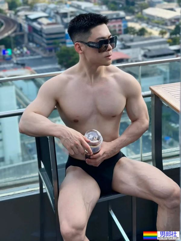 青筋暴起，线条感很强-51虹马