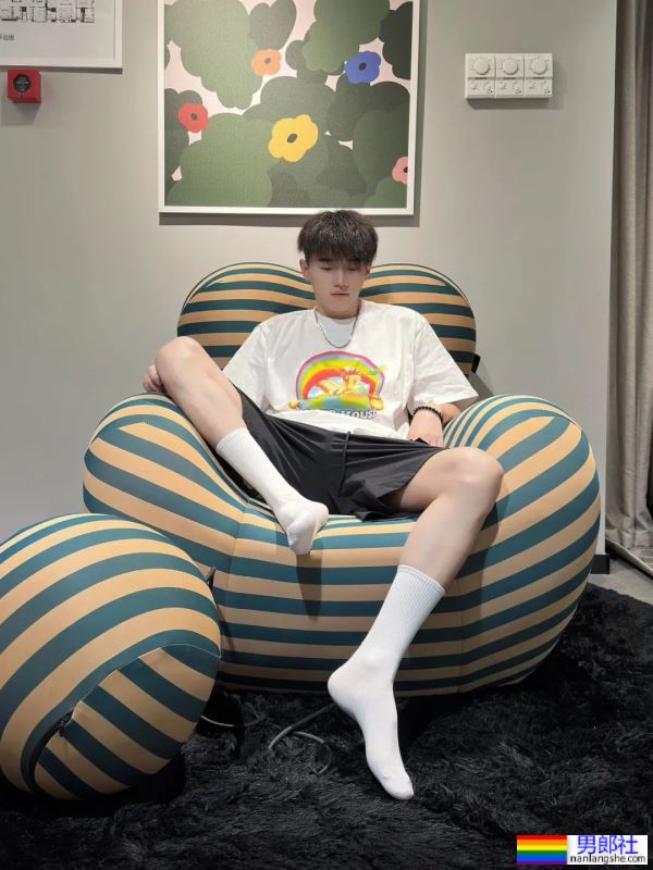 白白嫩嫩的细长腿 - 51虹马