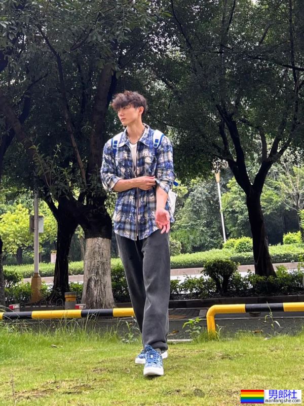 揭秘健身界的“奶狗”男神教练：身高183cm，体重76kg的完美身材！ - 51虹马