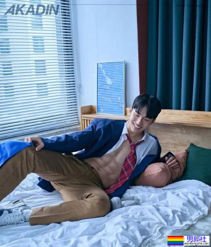 八块腹肌的男大！ - 51虹马