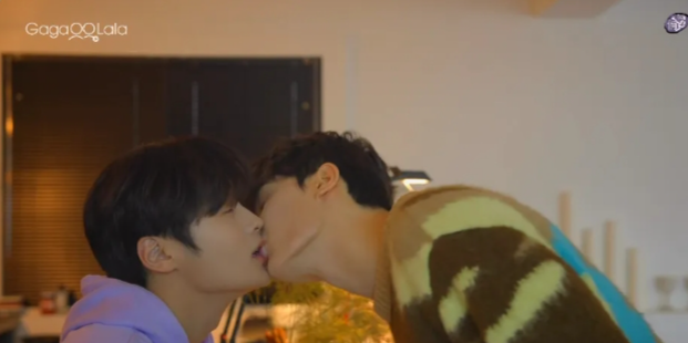 《花开校园》两个男孩相遇后，命运就将两人纠缠在了一起-51虹马