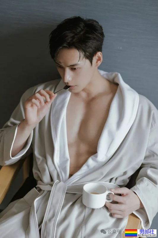 剑眉星目,腹肌诱人!Neal李昂的写真集,每一张都让人想舔屏! - 51虹马 剑眉星目,腹肌诱人!Neal李昂的写真集,每一张都让人想舔屏! - 51虹马