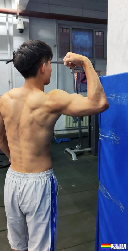 河北体育学院18岁男大，浴室自拍只能打码才能发 - 51虹马