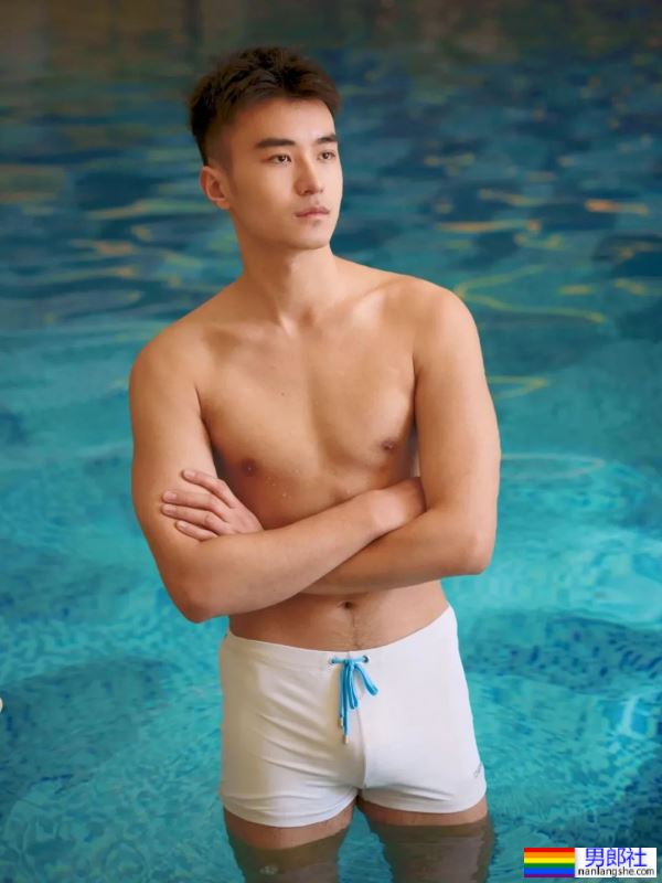 爱游泳的小哥哥，太可口啦！ - 51虹马