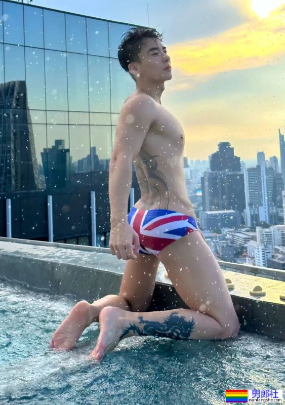 夏日泳池，帅哥 - 51虹马