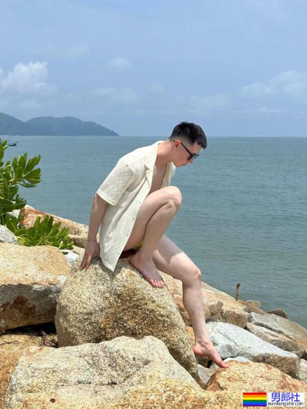 白白嫩嫩的，大长腿帅哥 - 51虹马