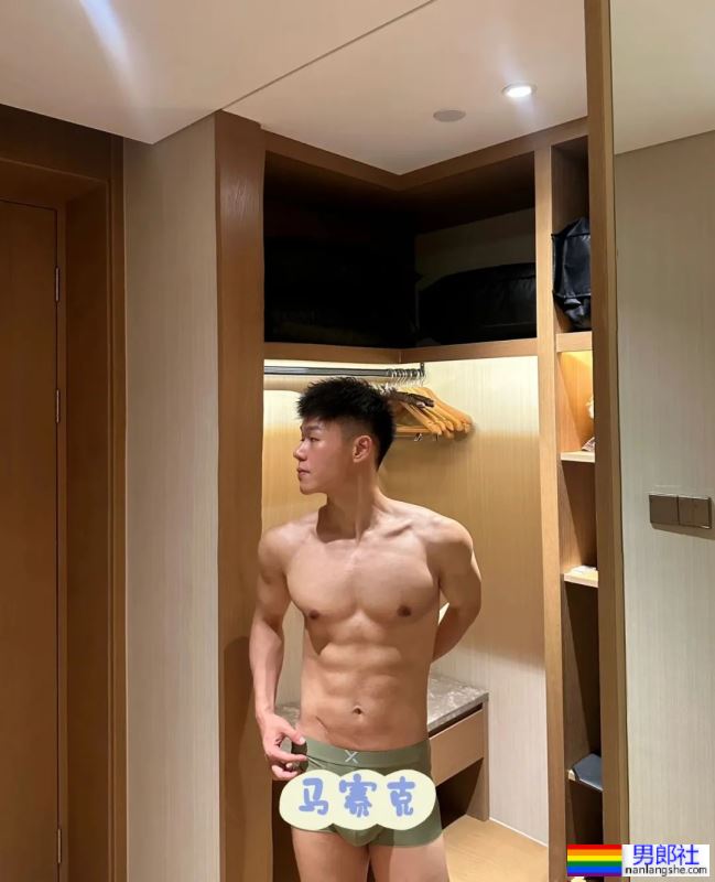 高高瘦瘦的大包男友，请你看腹肌 - 51虹马