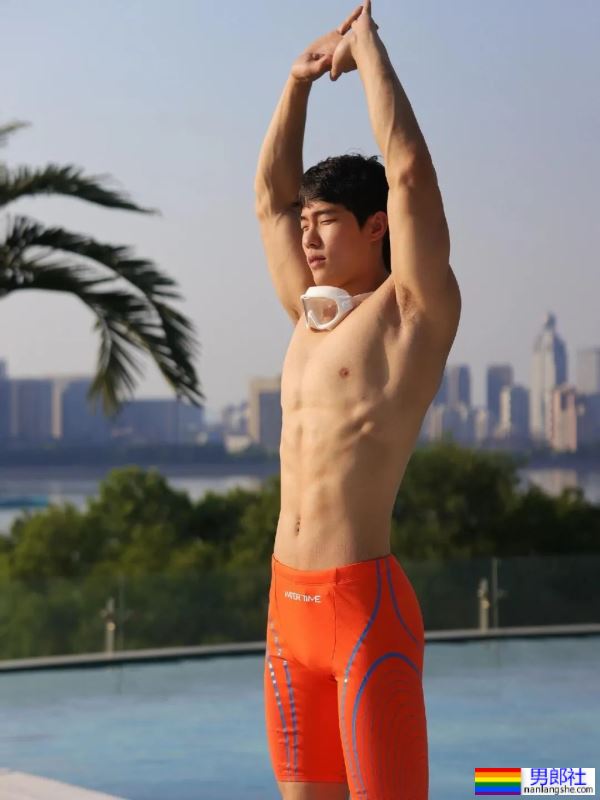 宝藏男孩，身材好到失真 - 51虹马