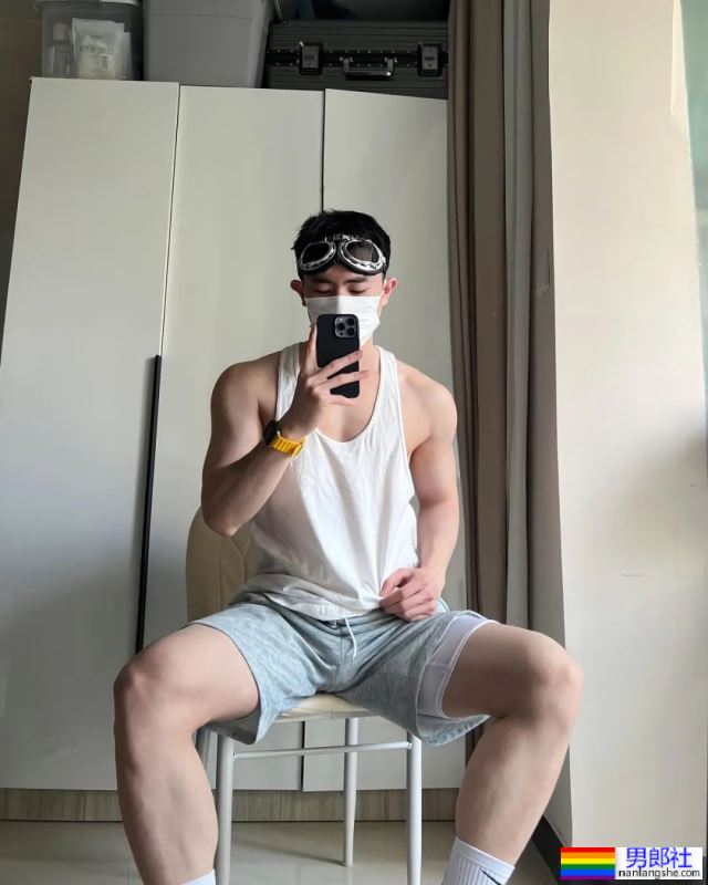 我的天，他不露脸的照片拍的这么涩！ - 51虹马