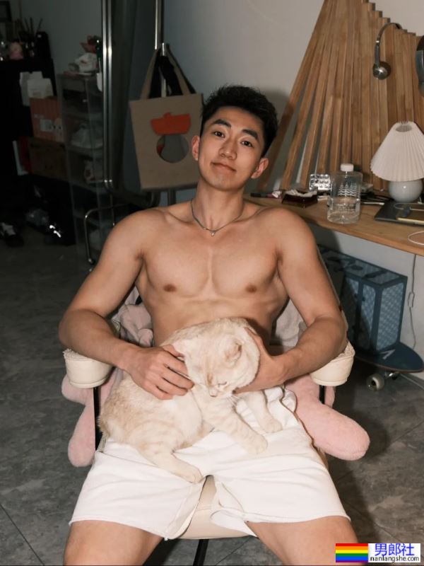 身材超正的，浙江男大学生 - 51虹马