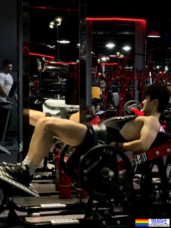 白白壮壮的小哥哥，X张力好强 - 51虹马