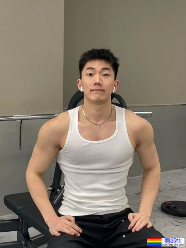 身材超正的，浙江男大学生 - 51虹马