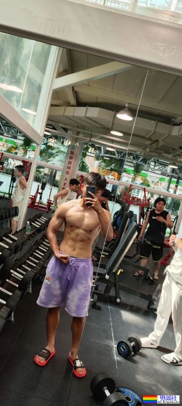 河北体育学院18岁男大，浴室自拍只能打码才能发 - 51虹马